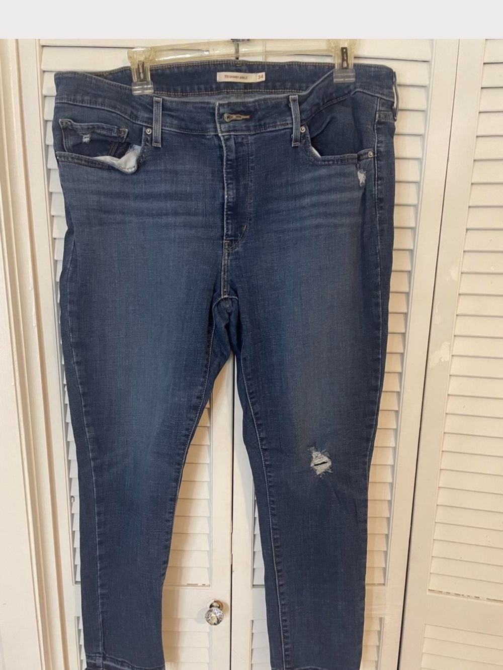 Levi's Women's Indigo Skinny Jeans with Knee Rip